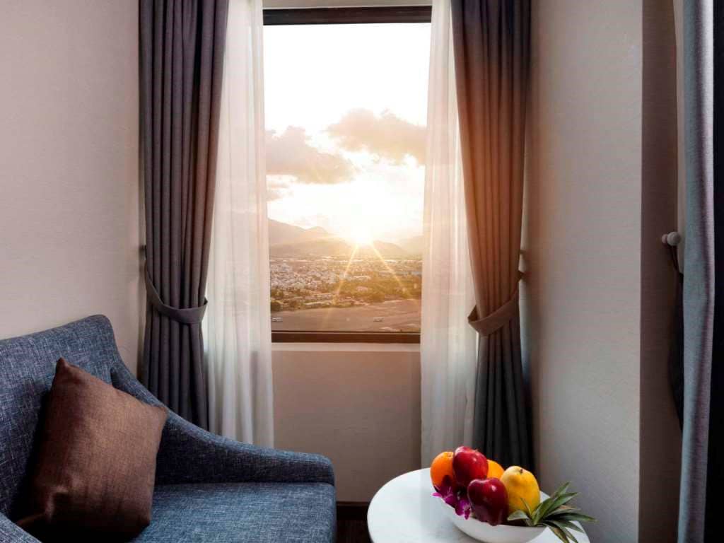 rooms-premier-deluxe-city-view-with-balcony-no-extra-bed