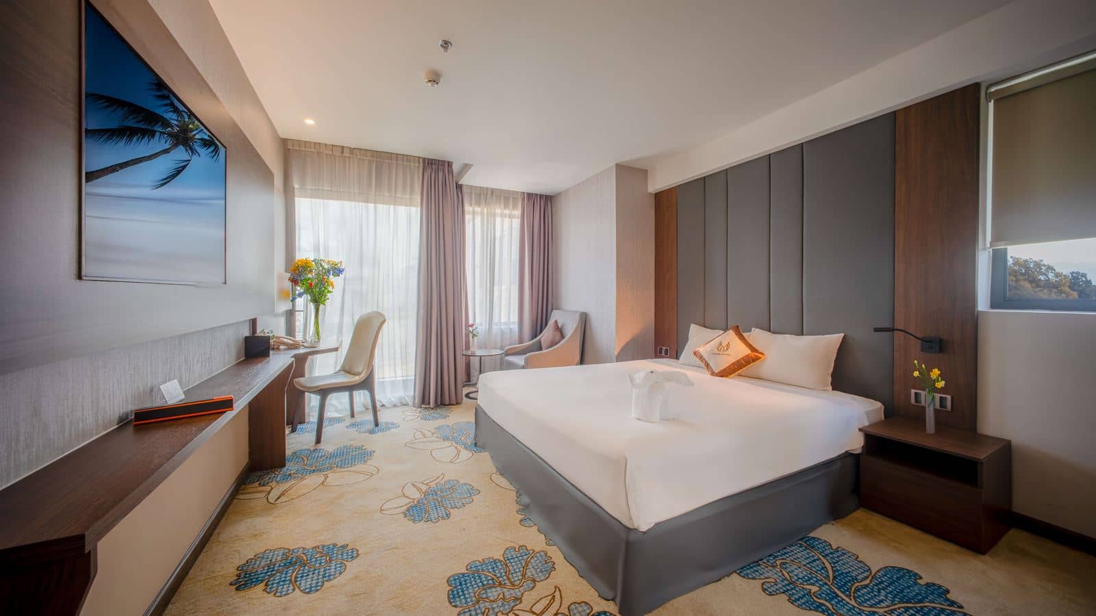 rooms-premier-deluxe-city-view-with-balcony-no-extra-bed