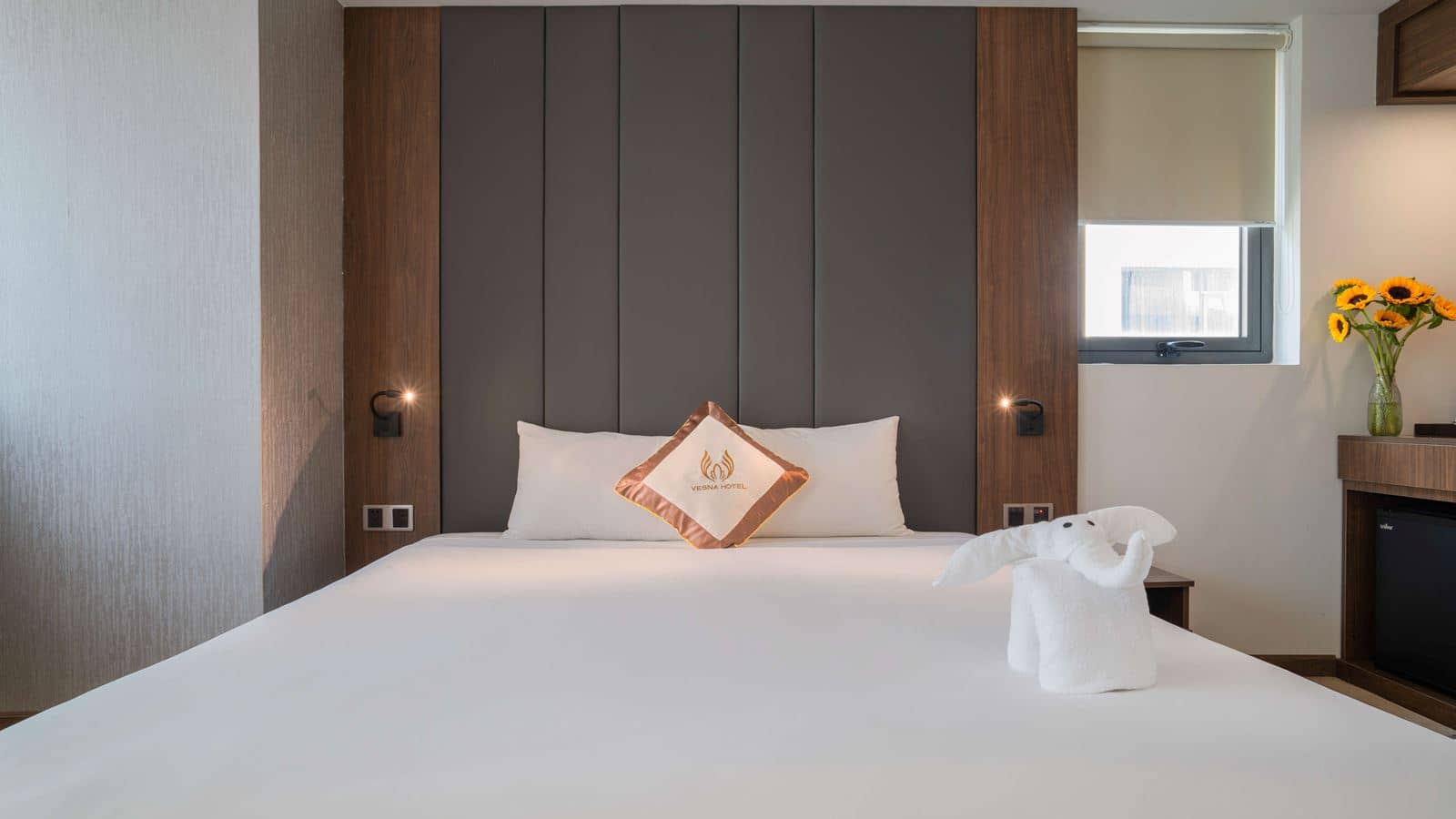 rooms-premier-deluxe-city-view-with-balcony-no-extra-bed