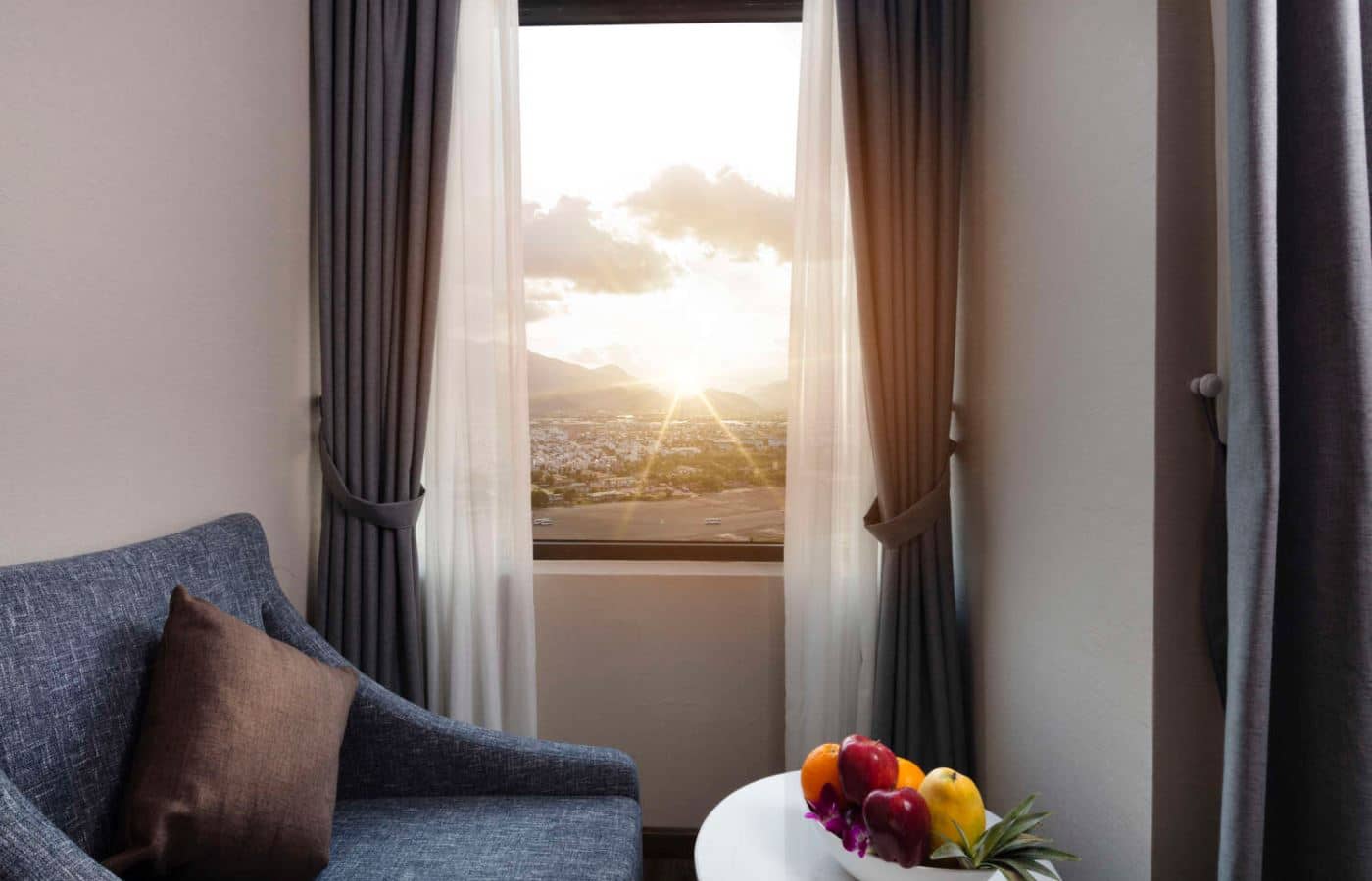 rooms-premier-deluxe-triple-city-view-with-balcony-no-extra-bed
