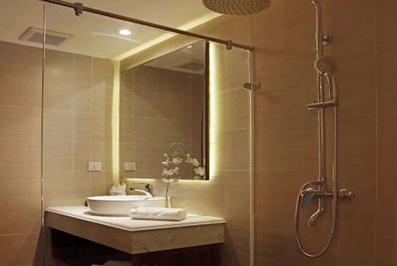 rooms-senior-deluxe-partial-seaview-with-balcony-child-without-extra-bed