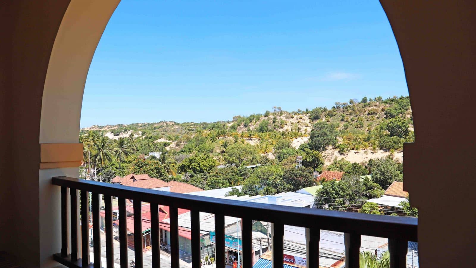 rooms-deluxe-hill-view-balcony-child-without-extra-bed