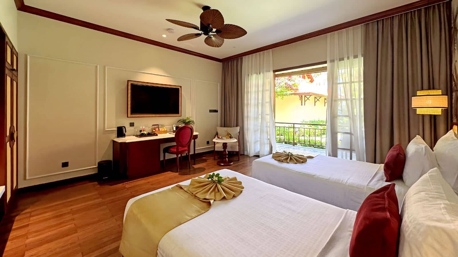 rooms-bungalow-garden-or-pool-view