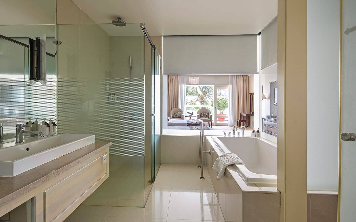 rooms-deluxe-pool-view-with-balcony