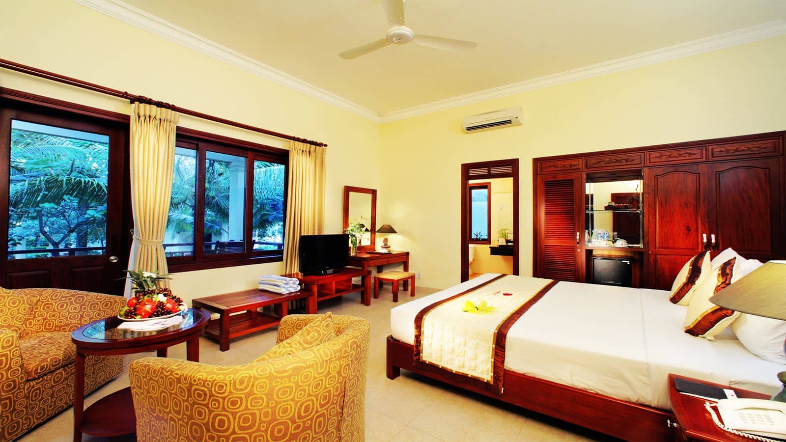rooms-room-deluxe-gardenview-balcony