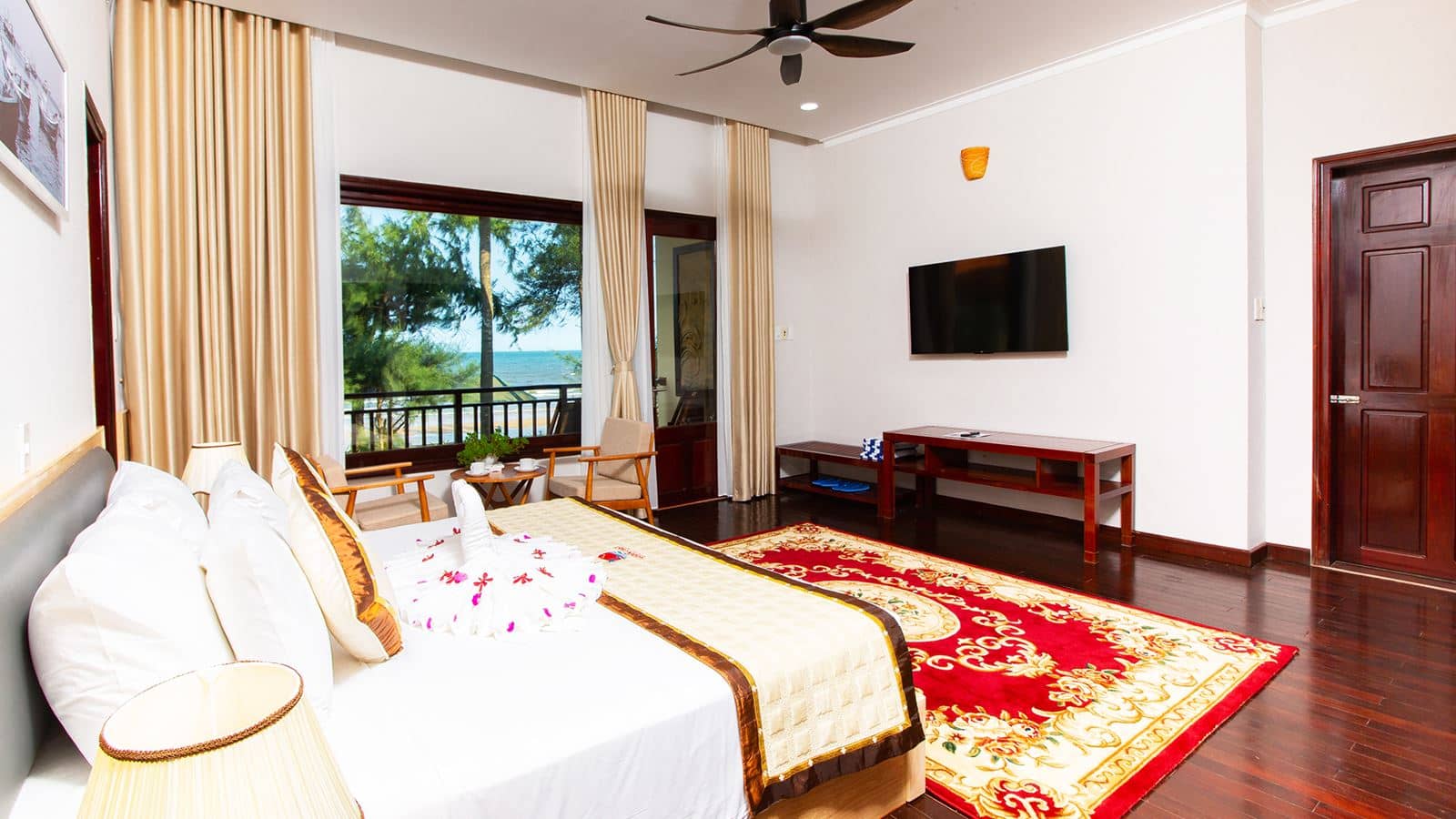 rooms-villa-family-beachfront