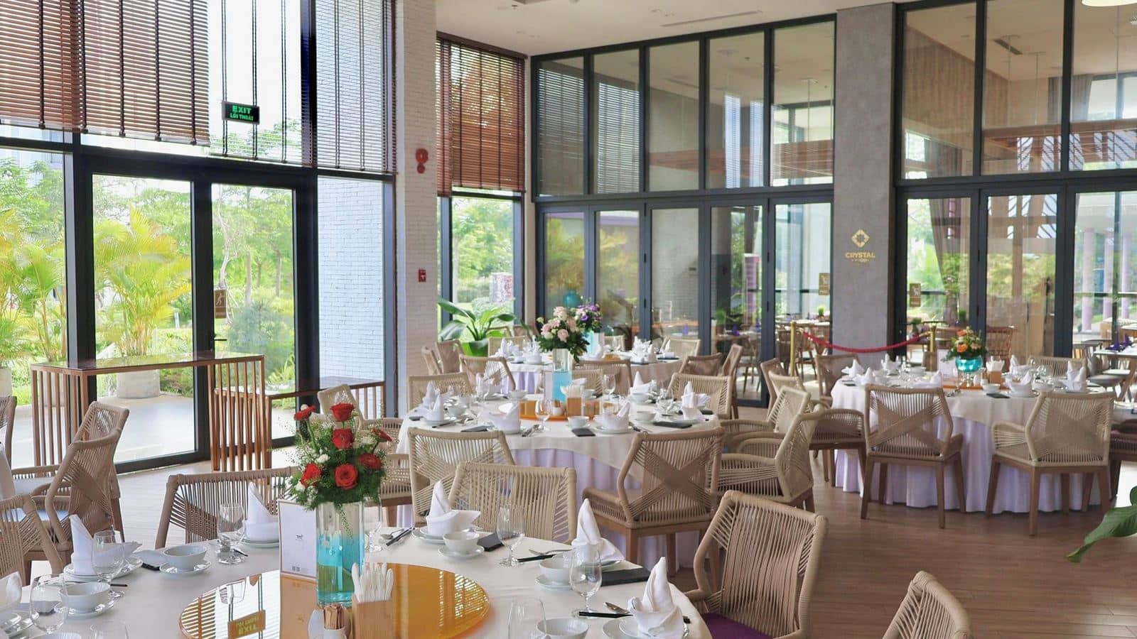 restaurants-restaurant