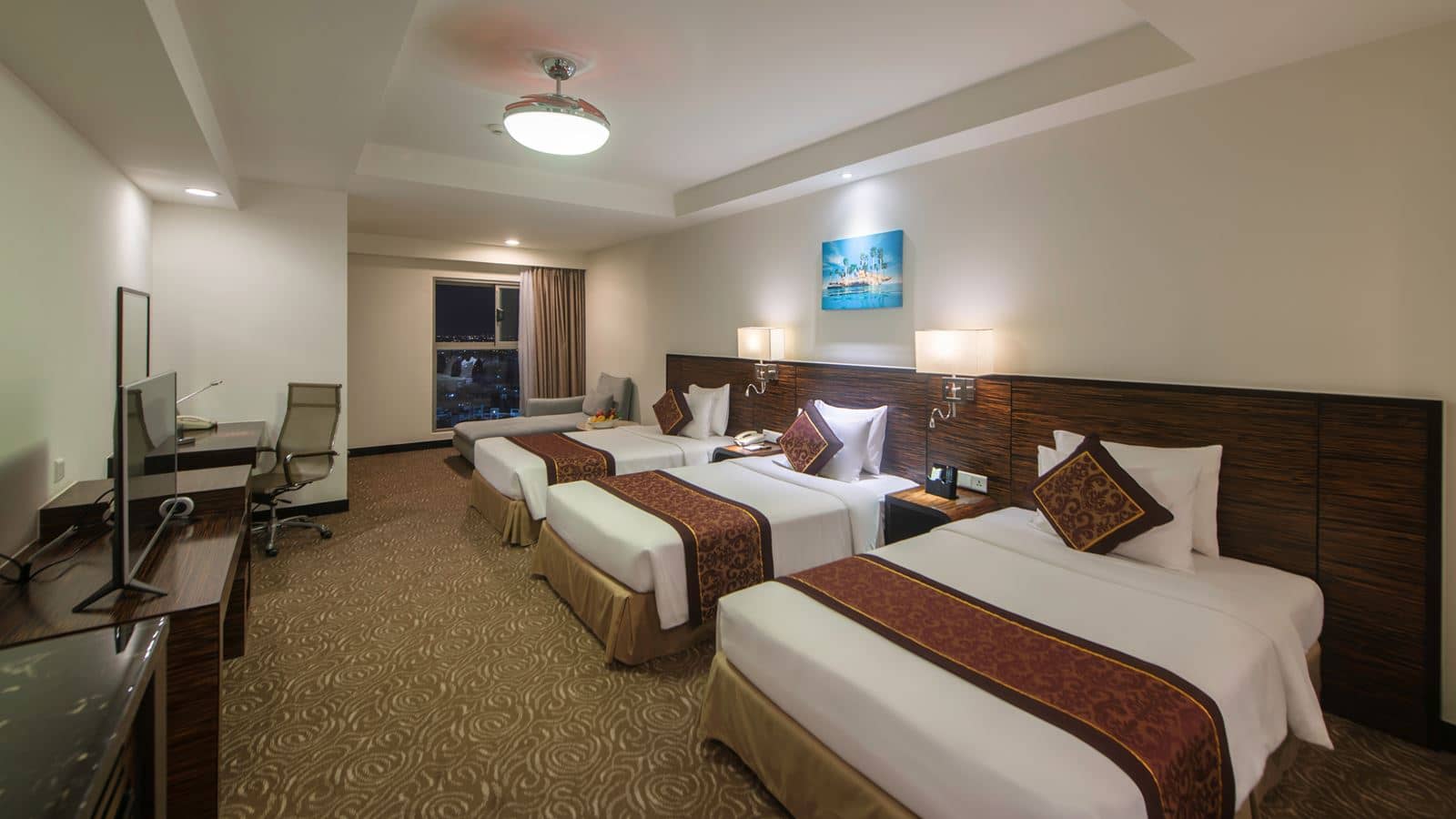 rooms-deluxe-triple-cityview