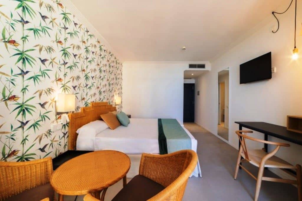 rooms-double-standard-room-balcony-or-terrace