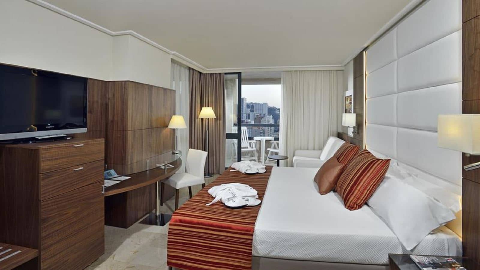 rooms-double-grand-premium-the-level-room-balcony-or-terrace