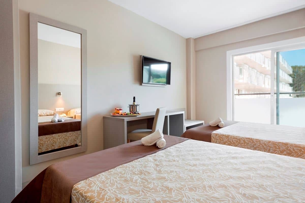 rooms-standard-room