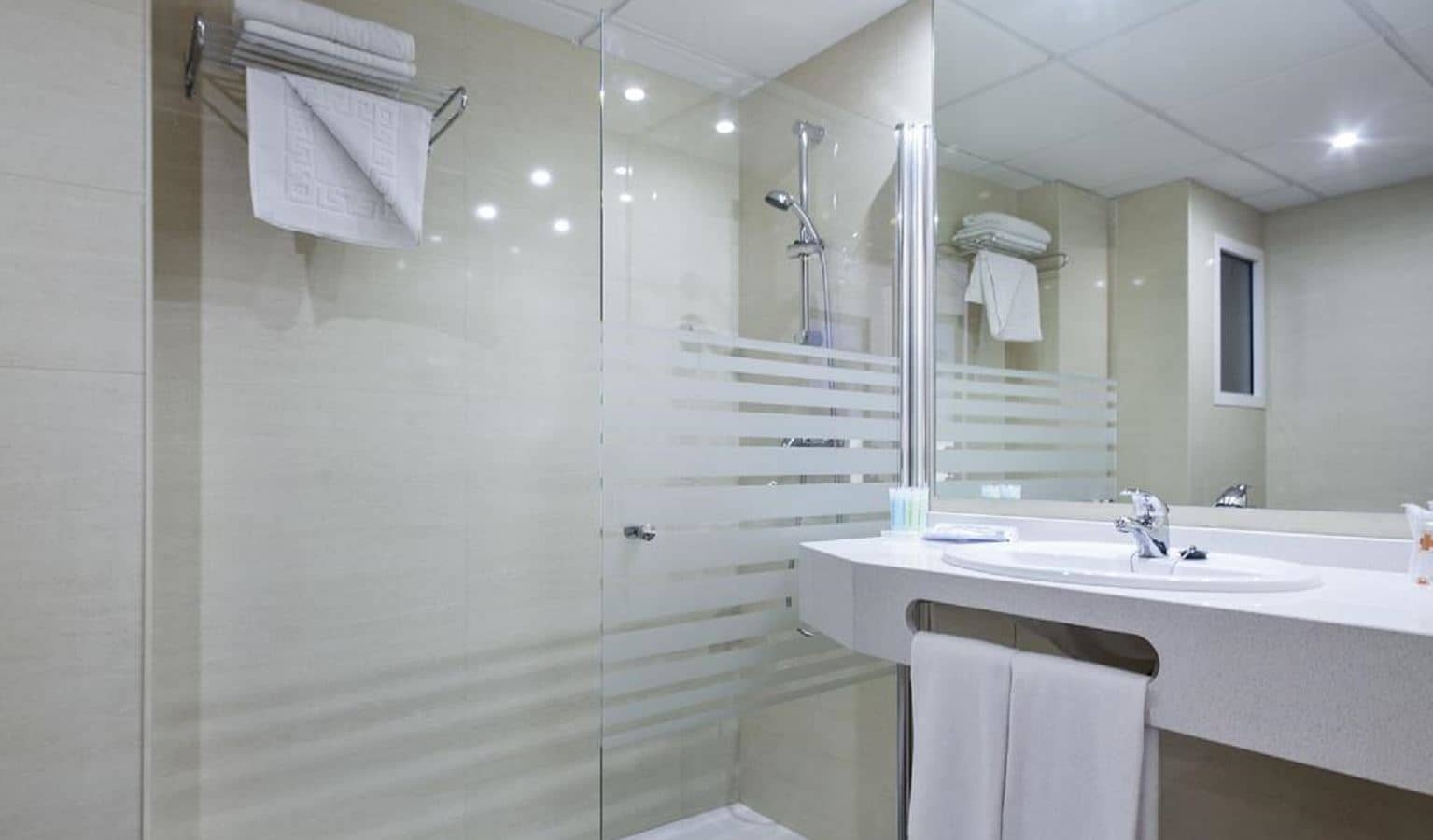 rooms-singleuse-balcony-or-terrace
