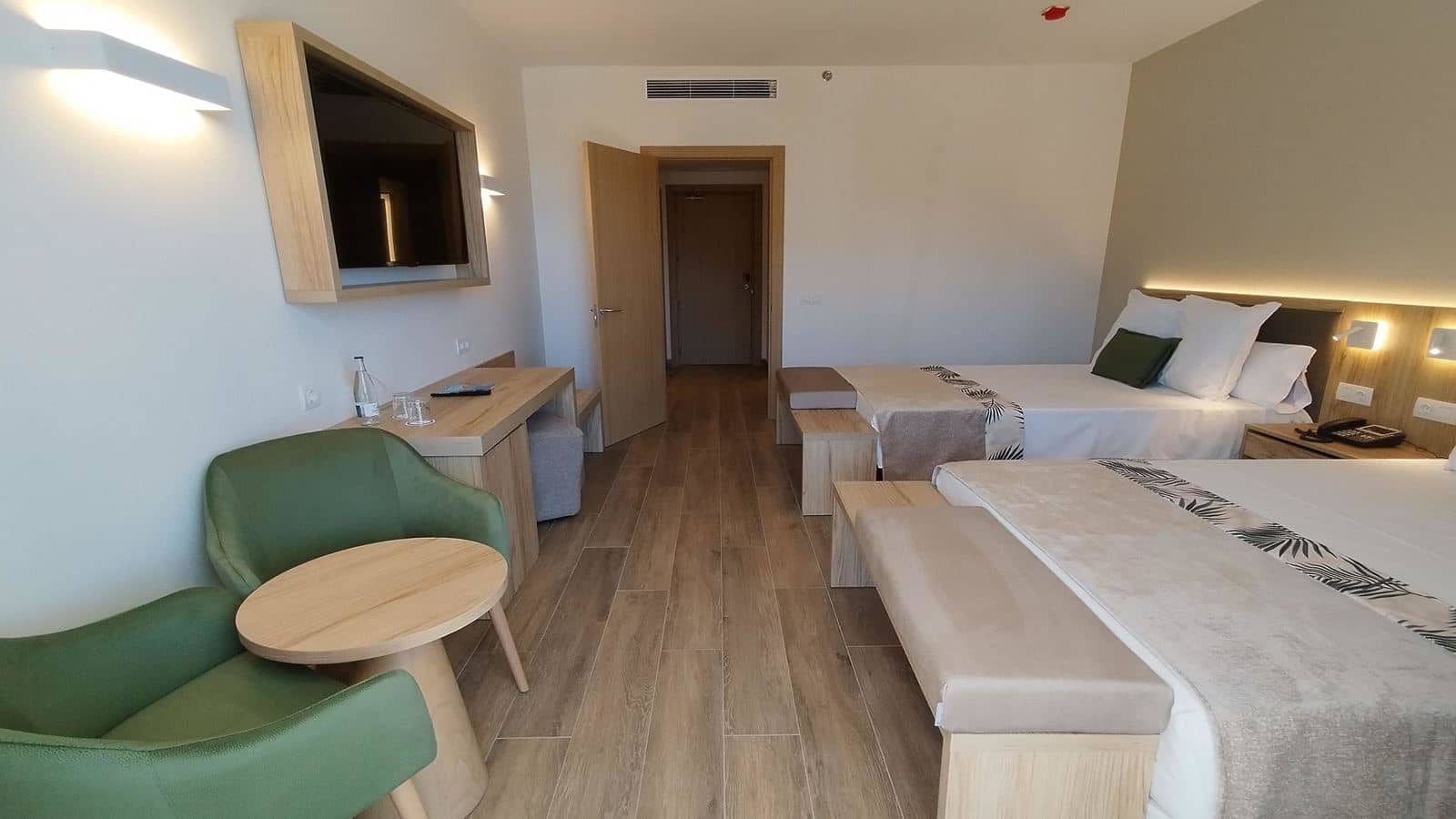 rooms-superior-room