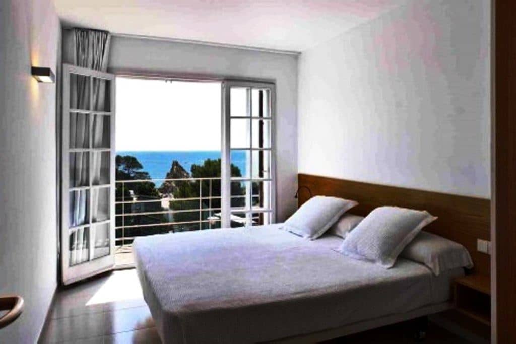 rooms-villa-balcony-or-terrace