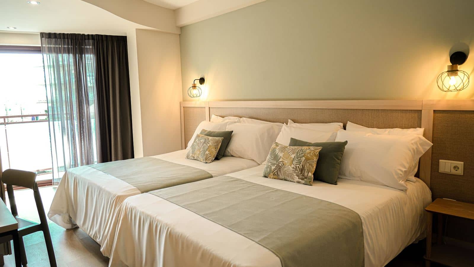 rooms-double-standard-room-balcony-or-terrace