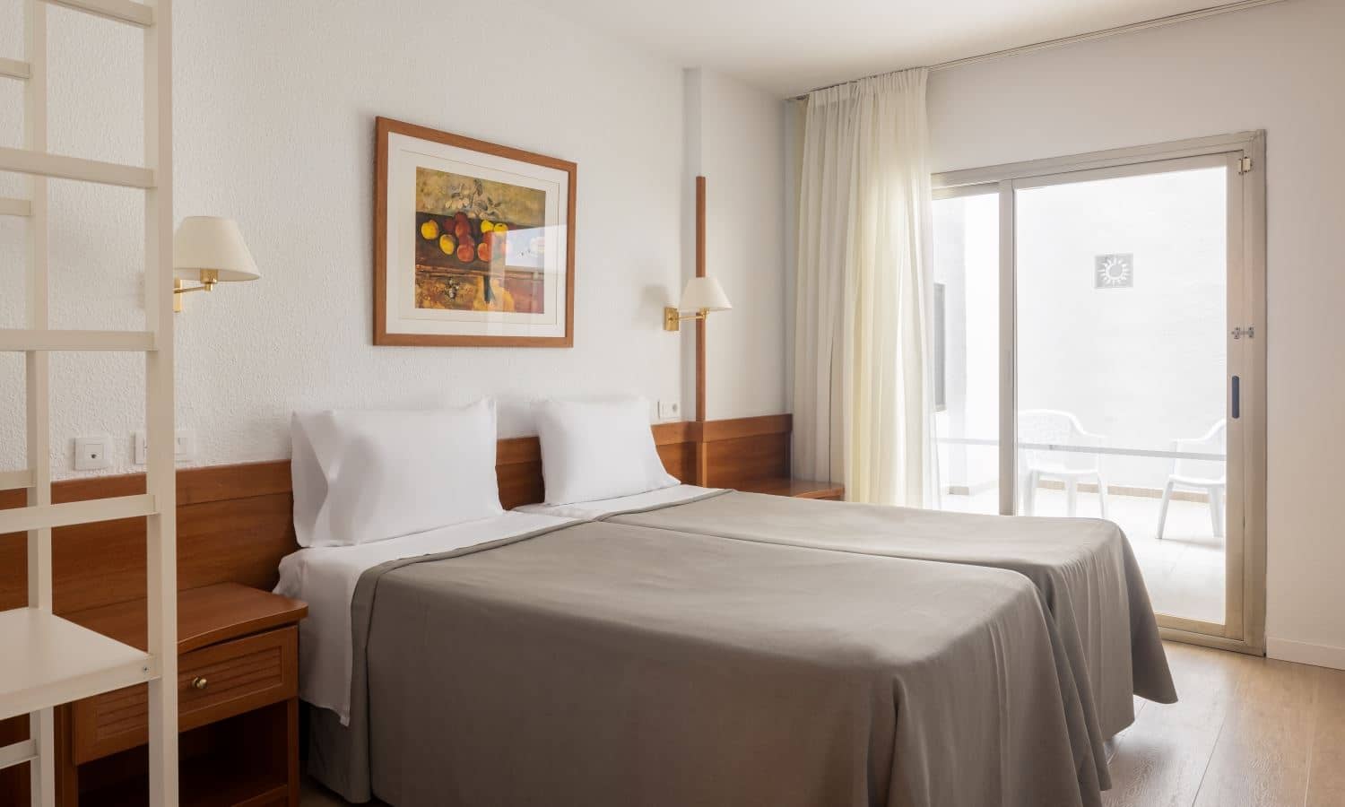 rooms-twin-room