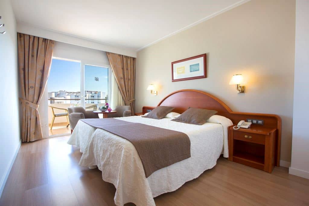 rooms-double-standard-balcony-or-terrace