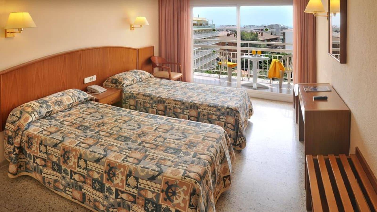 rooms-double-standard-balcony-or-terrace
