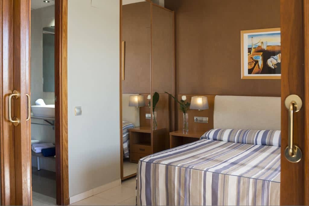 rooms-single-standard-room