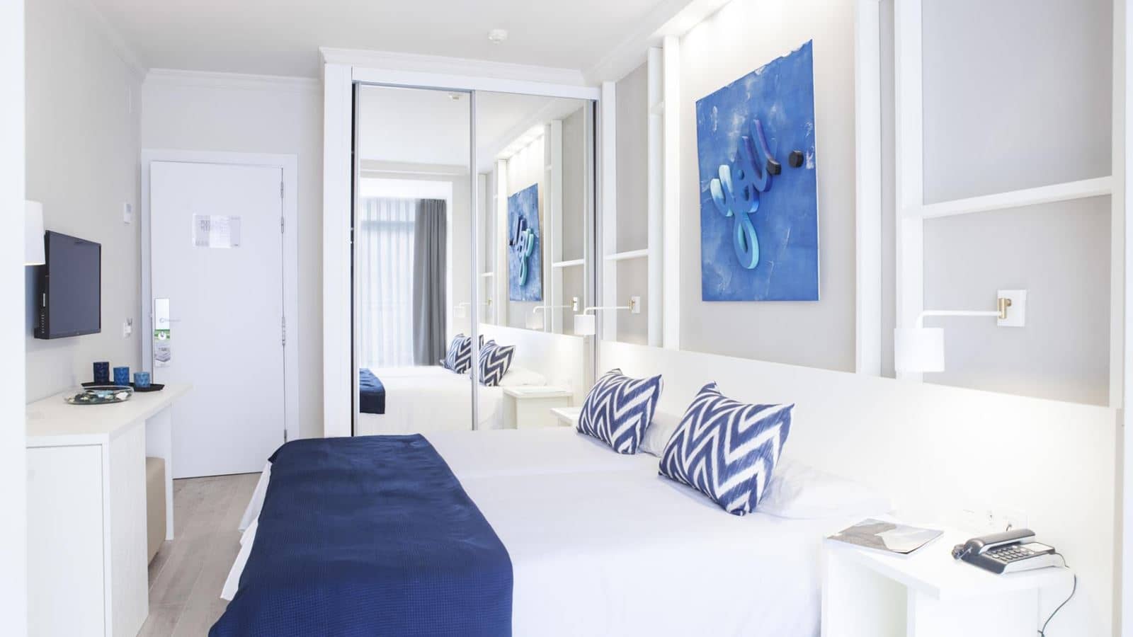 rooms-double-avantgarde-room