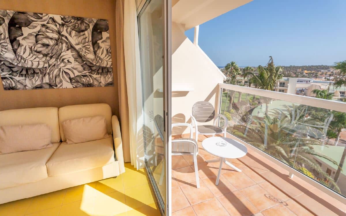 rooms-double-room-pool-view-with-balcony-or-terrace