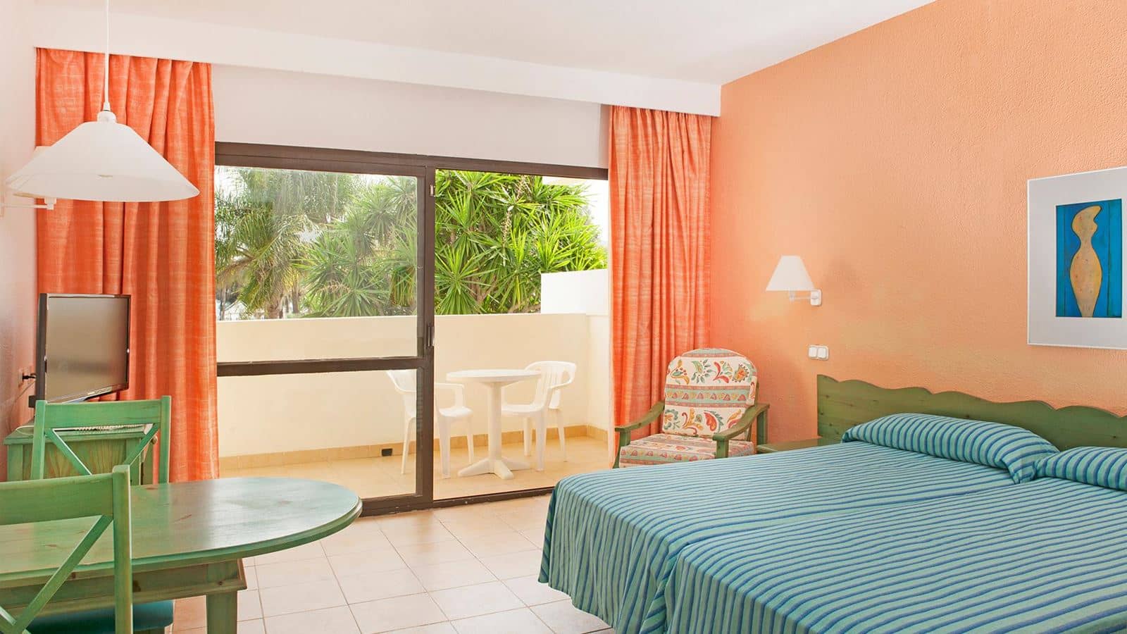 rooms-apartment-garden-view-ab