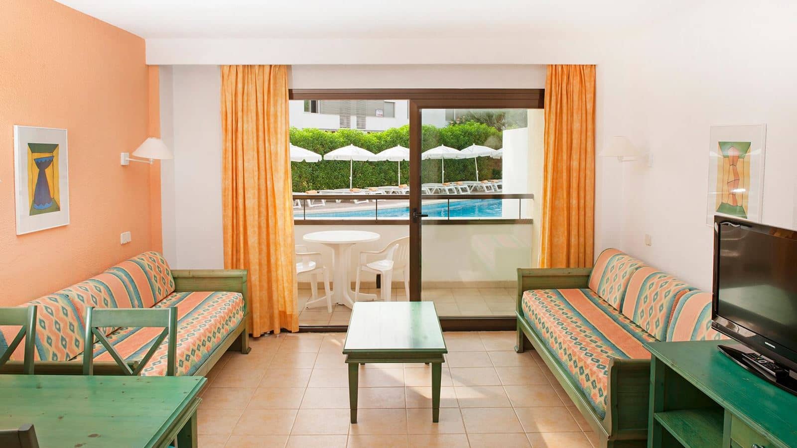 rooms-apartment-garden-view-ab