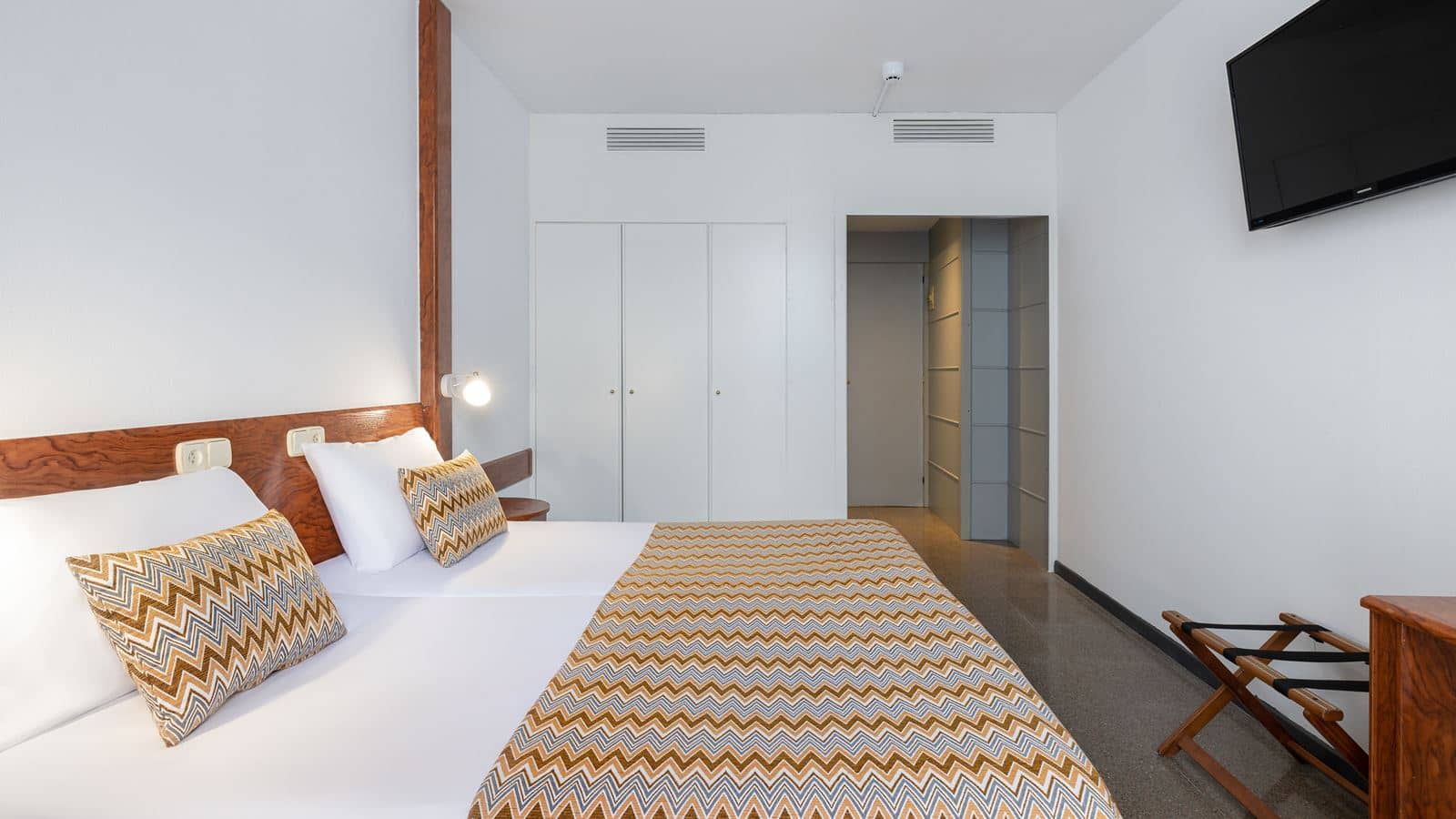 rooms-standard-room