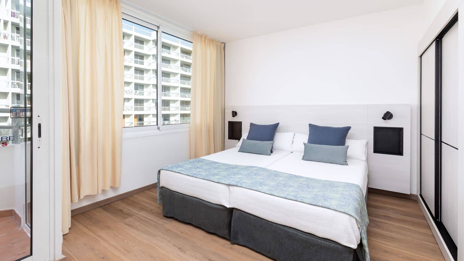 rooms-family-room-balcony-or-terrace