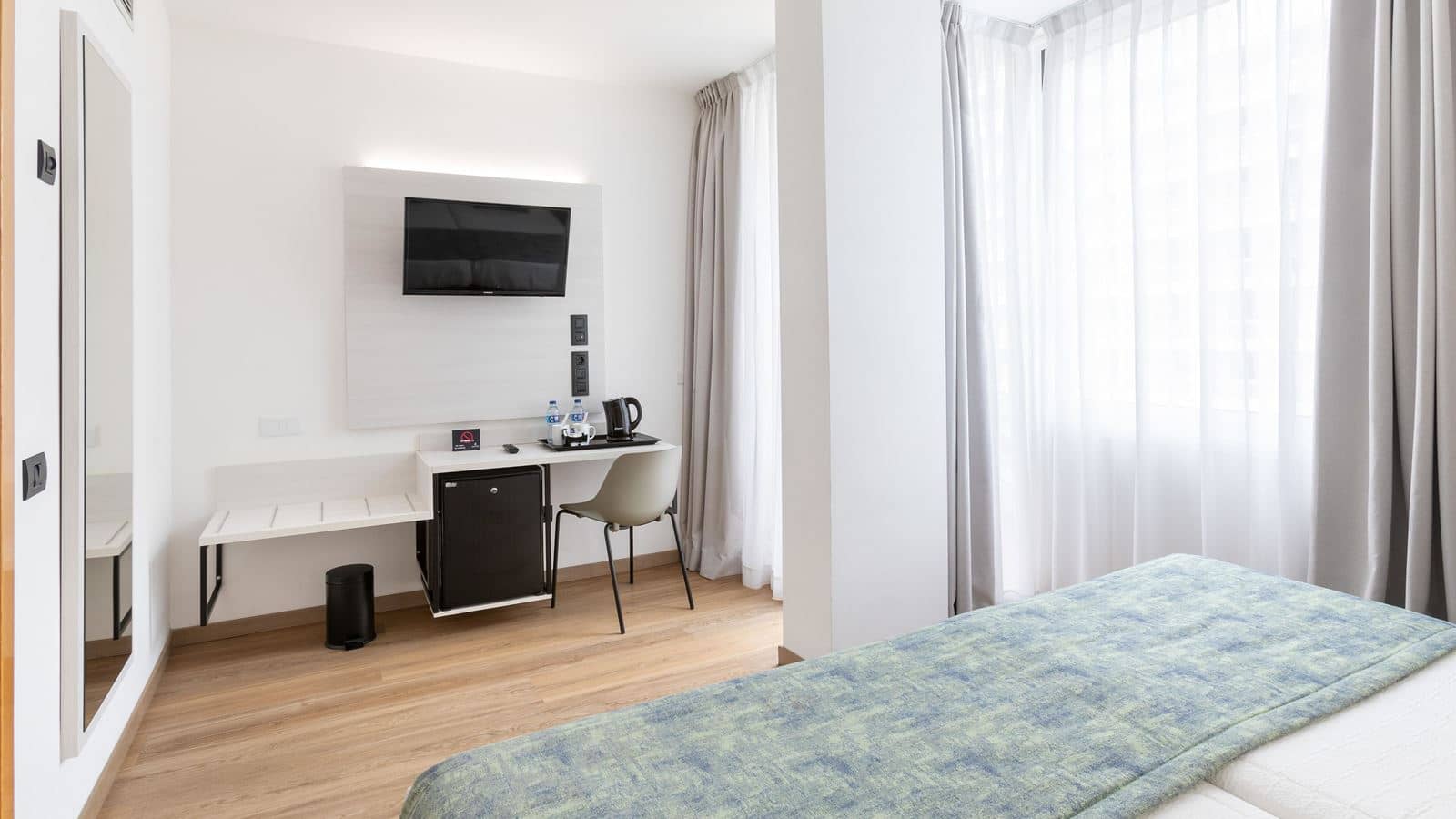 rooms-family-room-2-bedrooms-balcony-or-terrace