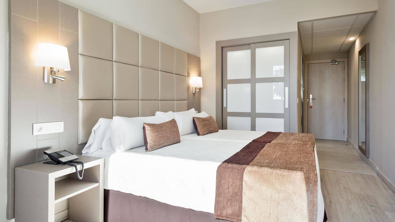 rooms-business-garden-view