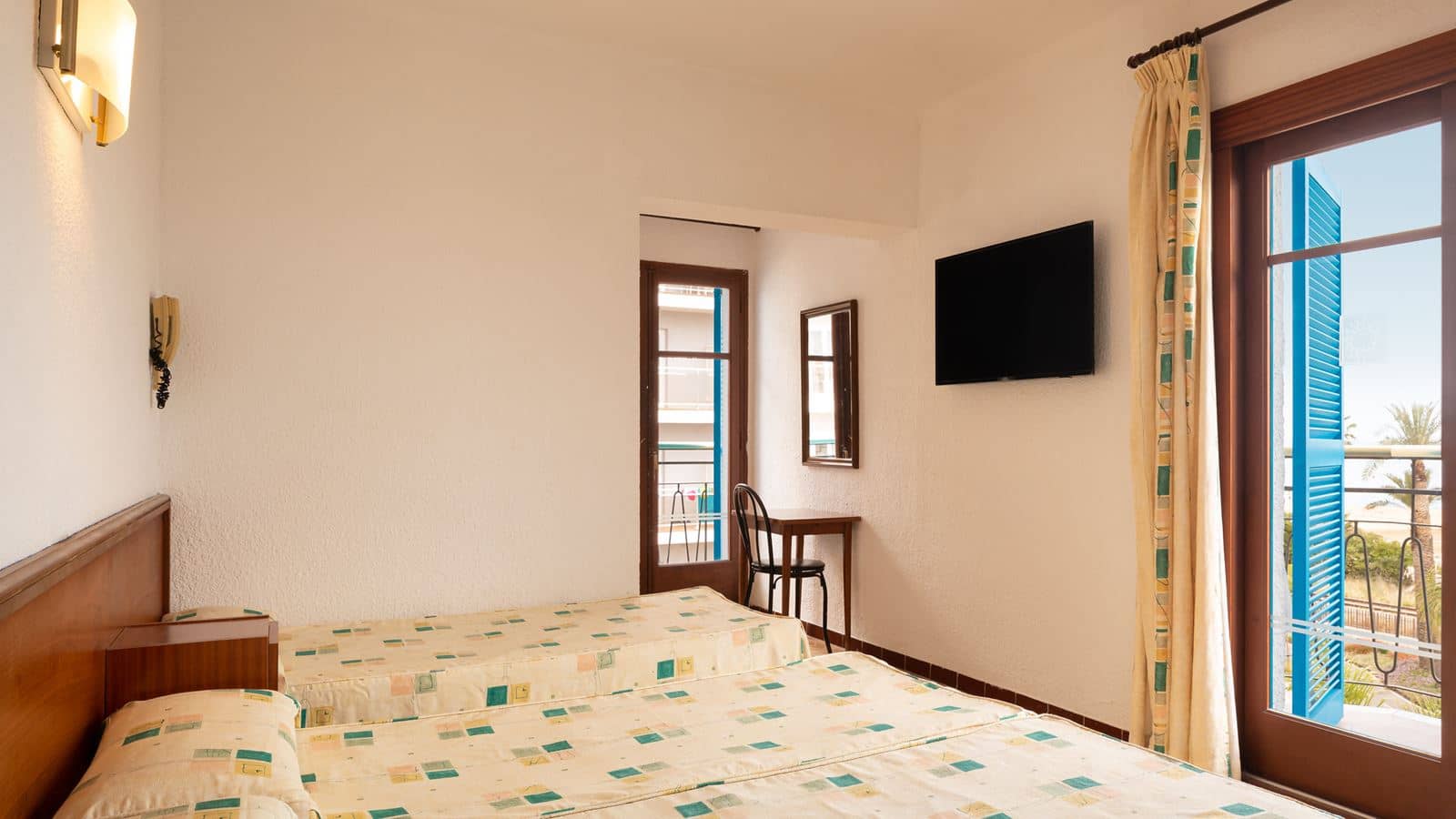 rooms-triple-balcony-or-terrace