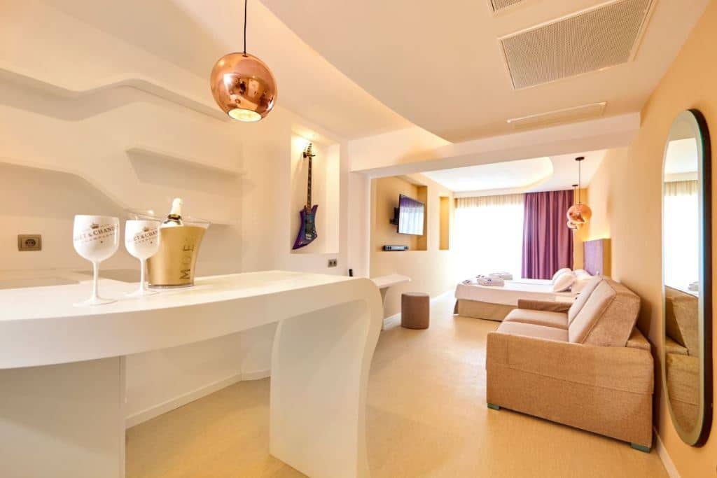 rooms-su--suite