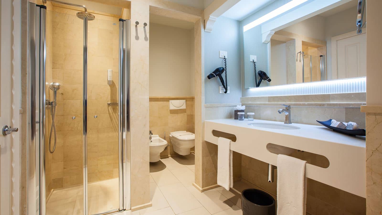 rooms-dstv-double-standard-single-use-type-b-balcony