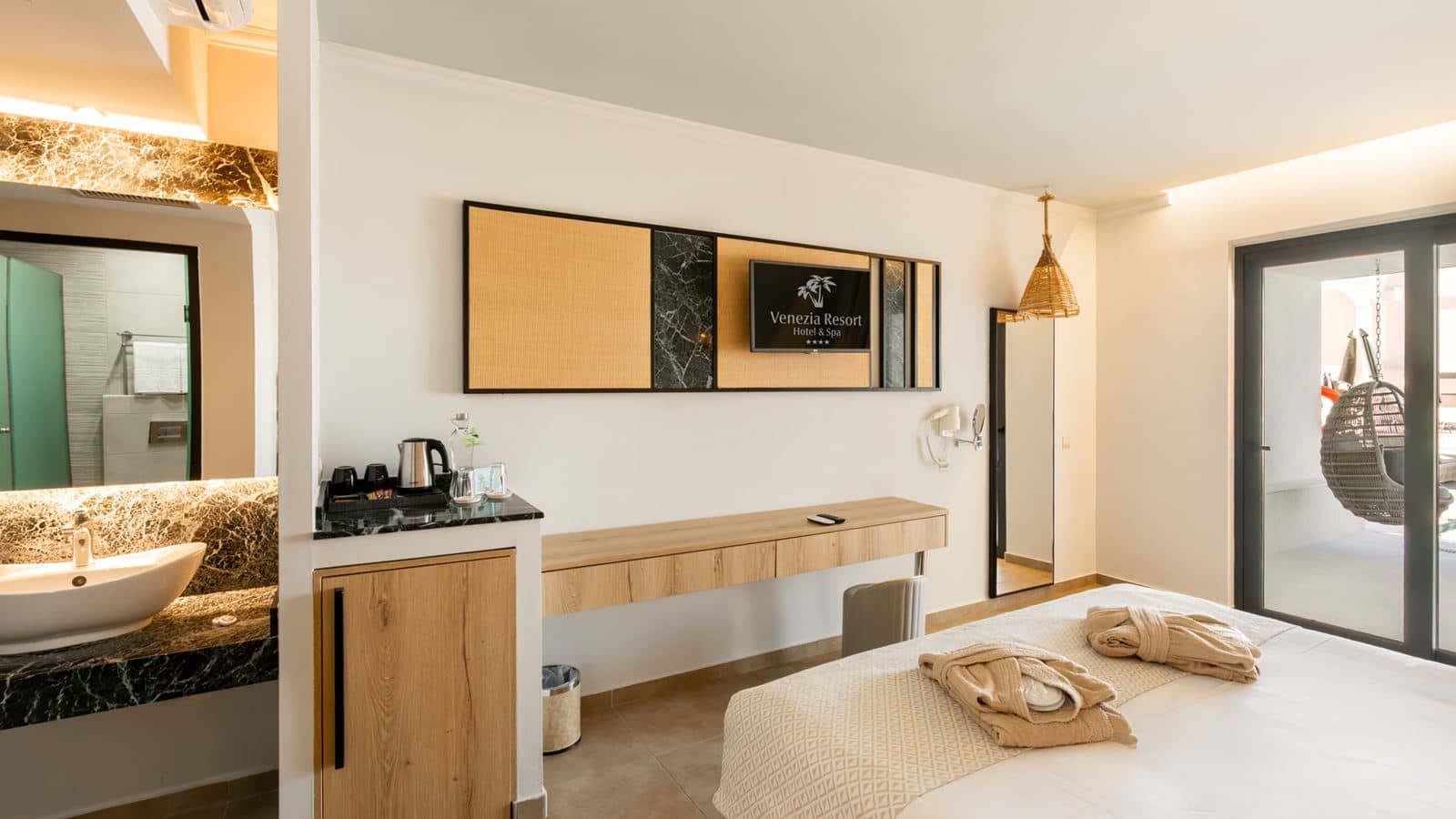 rooms-deluxe-room-private-pool