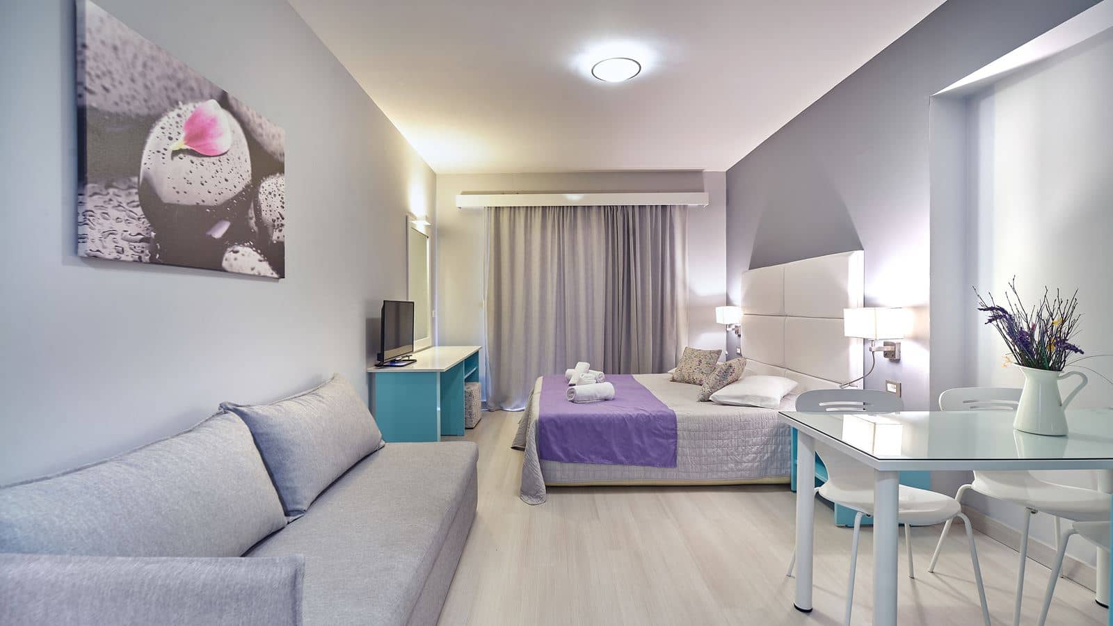 rooms-superior-studio-poolview-balcony
