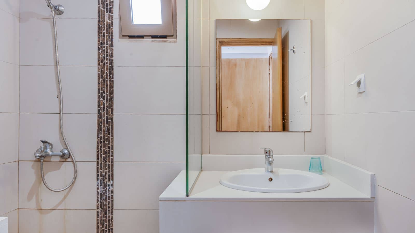 rooms-standard-1-bedroom-triple-apartment-balcony-or-terrace