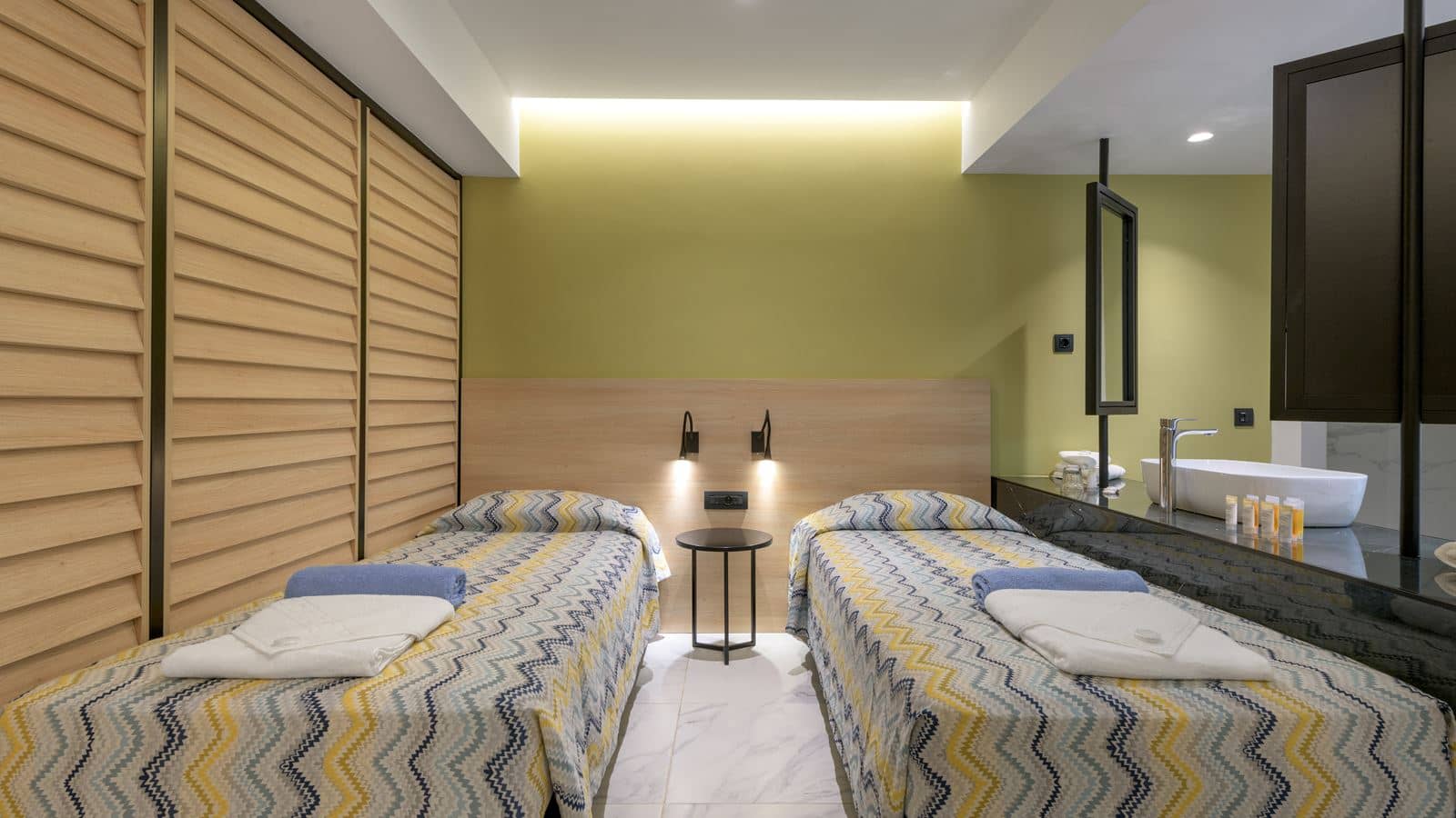 rooms-family-superior-garden-view-balcony-or-terrace