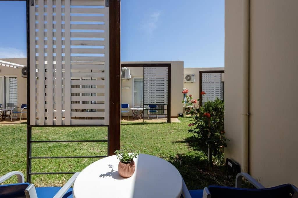 rooms-double-room-balcony-or-terrace