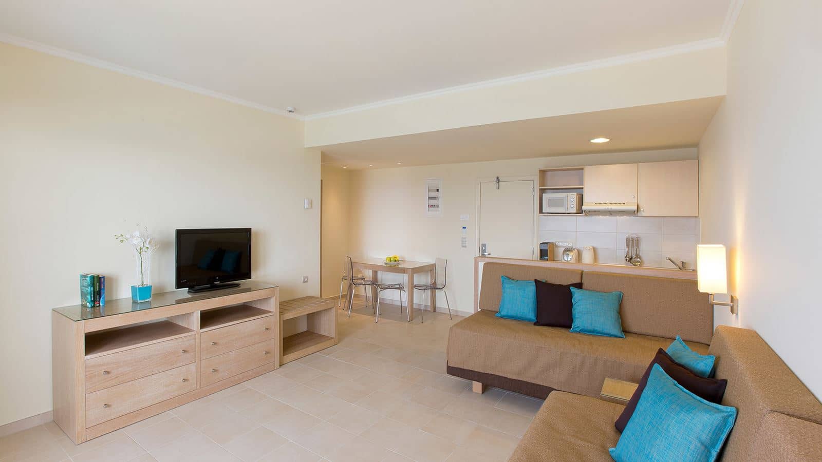 rooms-deluxe-suite-apartment-garden-view