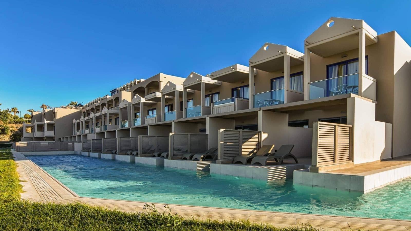 rooms-family-deluxe-swimup-sea-view