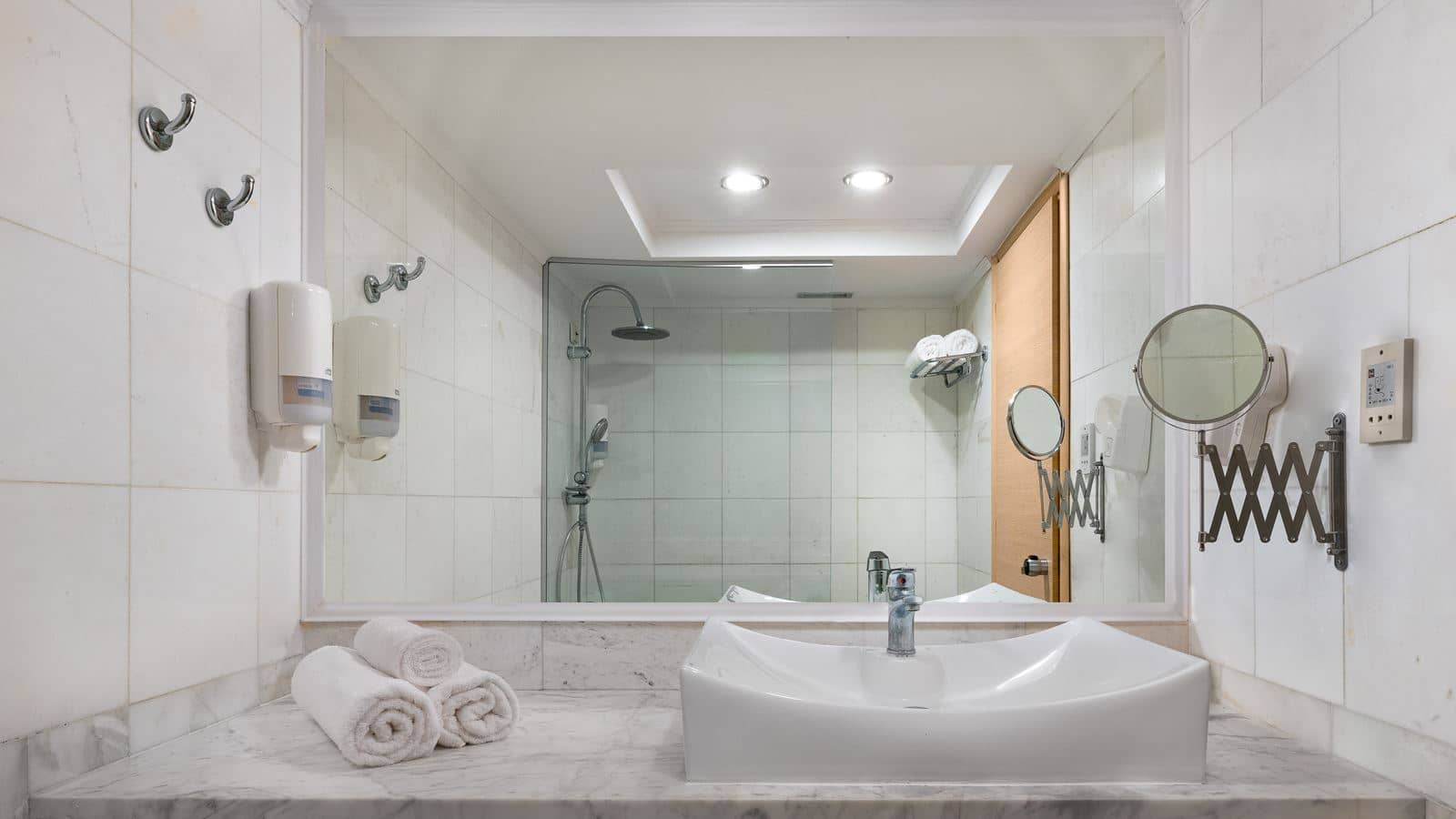 rooms-family-deluxe-swimup-sea-view