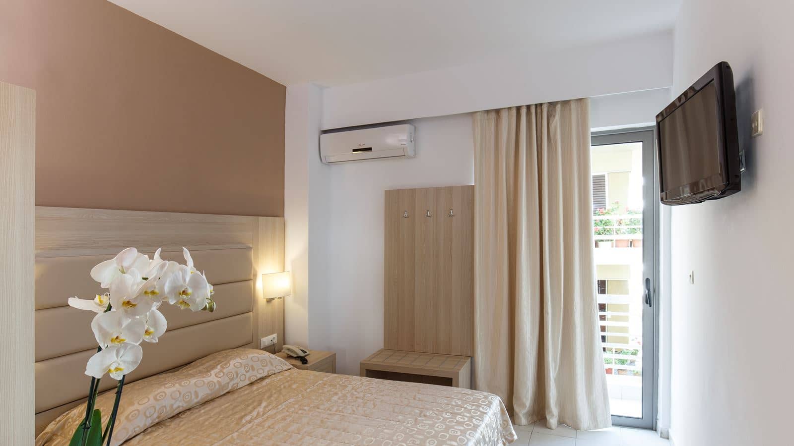 rooms-single-room-land-view