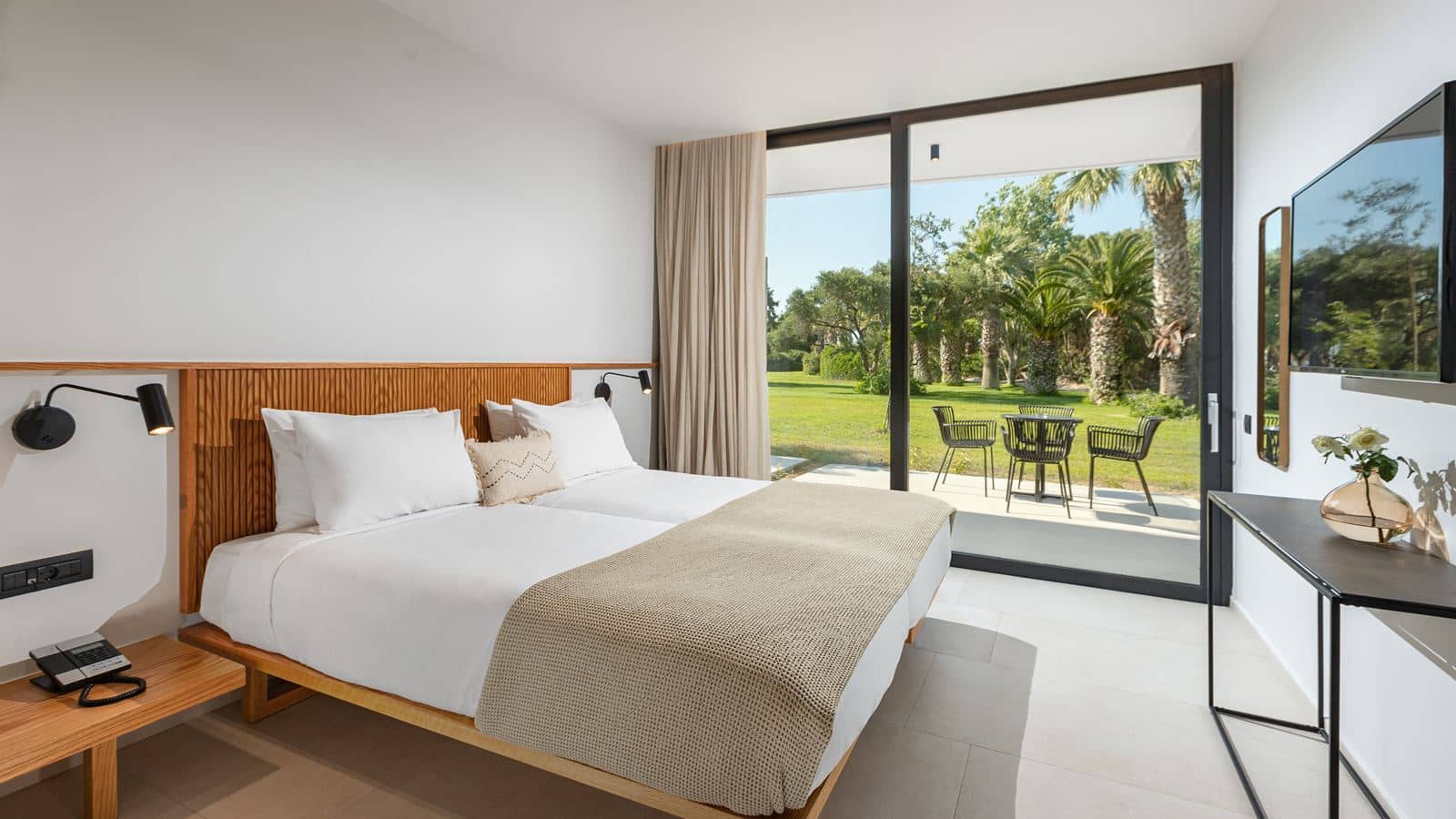 rooms-bungalow-with-balcony-or-terrace