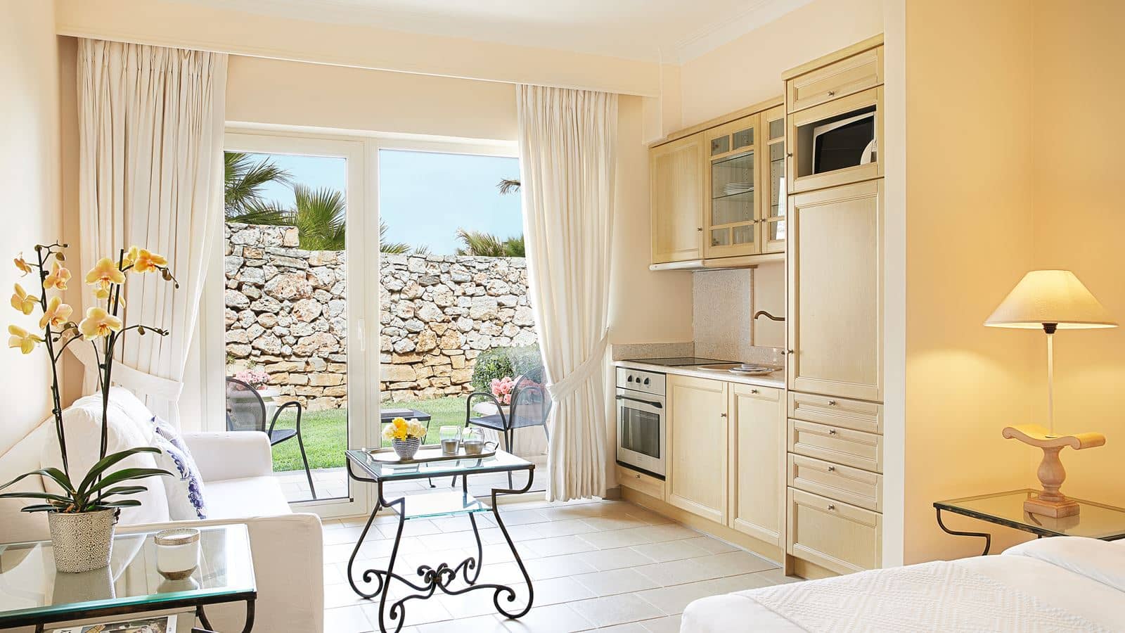 rooms-casa-marina-family-apartment-pool--garden-view