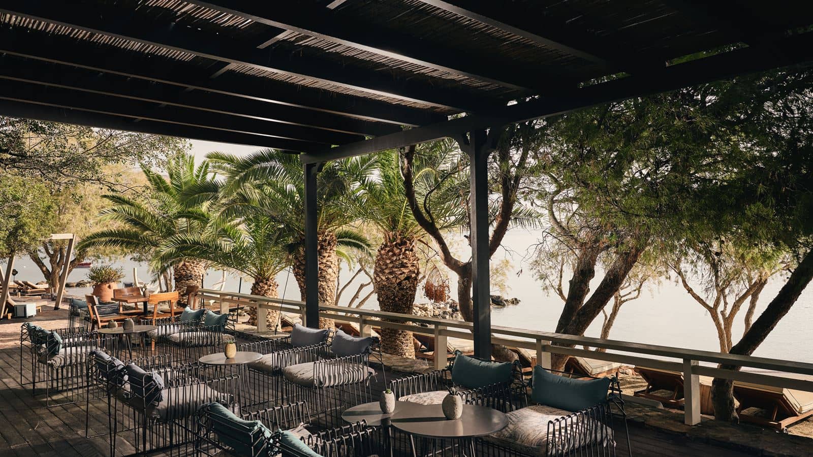 bars-vilebrequin-la-plage-beach-bar