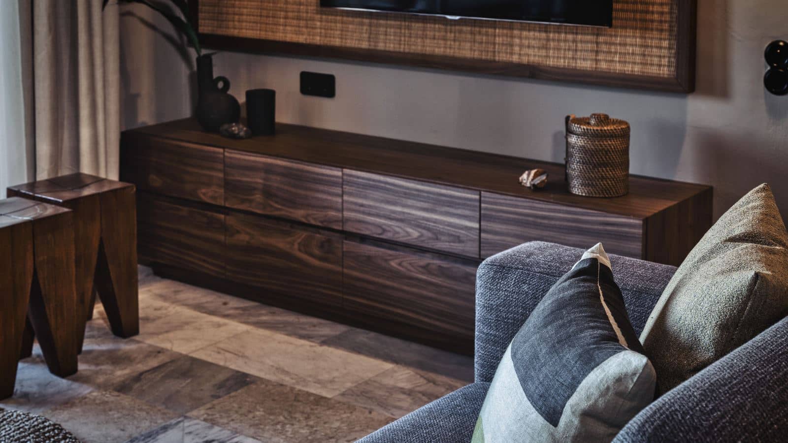 rooms-family-suite-sv-with-outdoor-jacuzzi