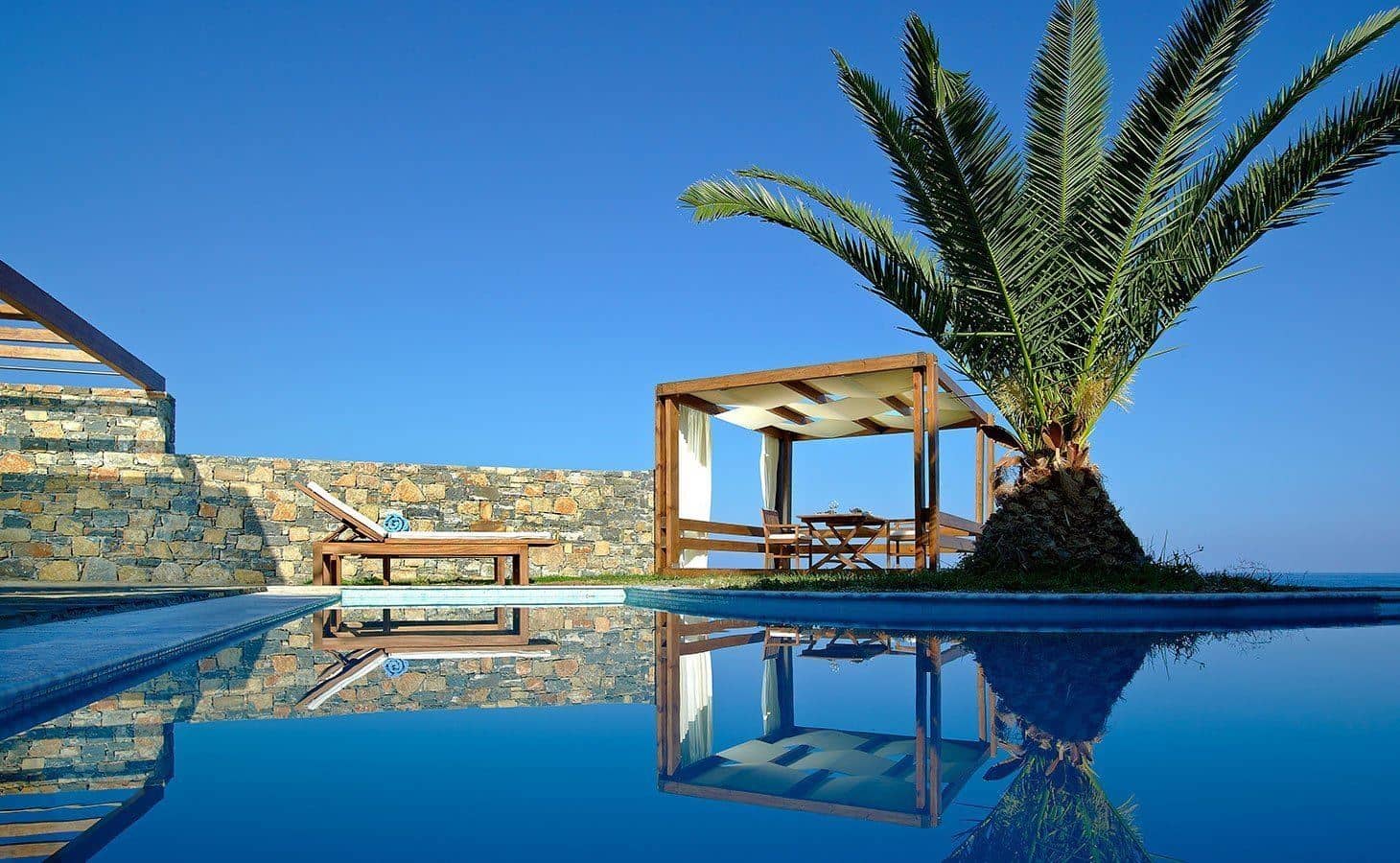 rooms-club-suite-1bdrm-private-pool-seafront-view