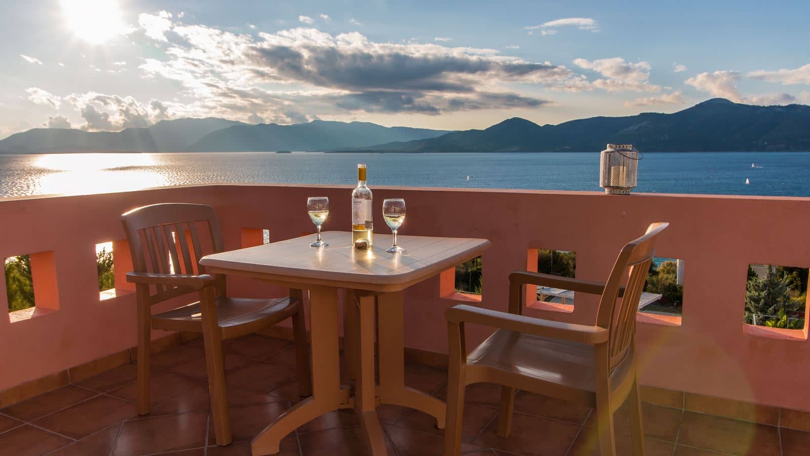 rooms-maisonette-with-side-sea-view