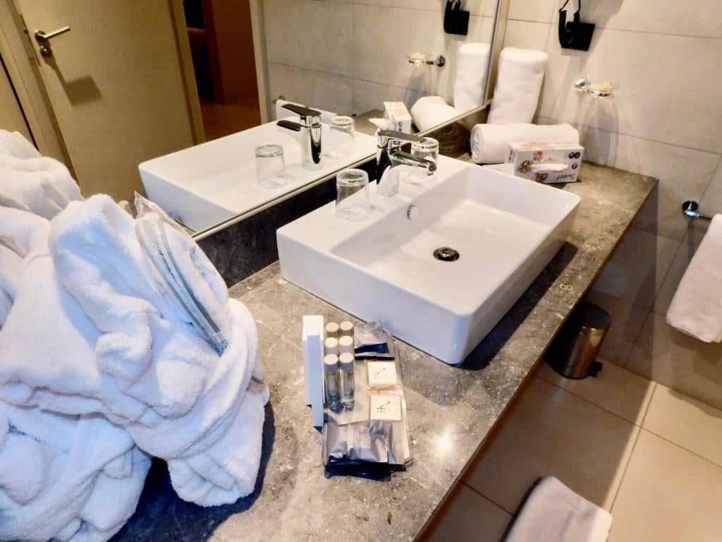 rooms-double-premium-room-gardepool-room
